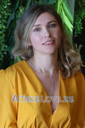 220744 - Oksana Alter: 40 - Ukraine