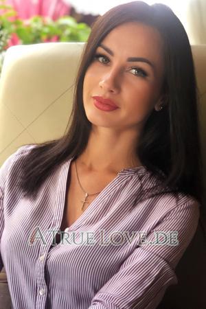 226590 - Alyona Alter: 38 - Ukraine