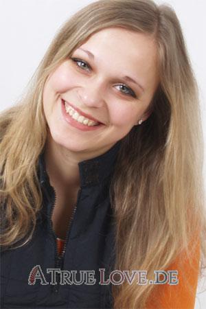 86013 - Julia Alter: 24 - Ukraine